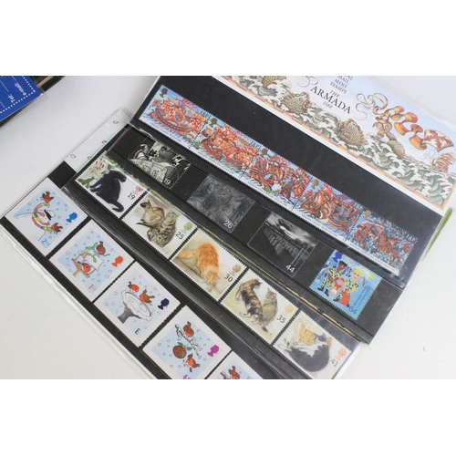 297 - Collection of assorted stamps and first day covers to include fourteen presentation pack stamps, loo... 