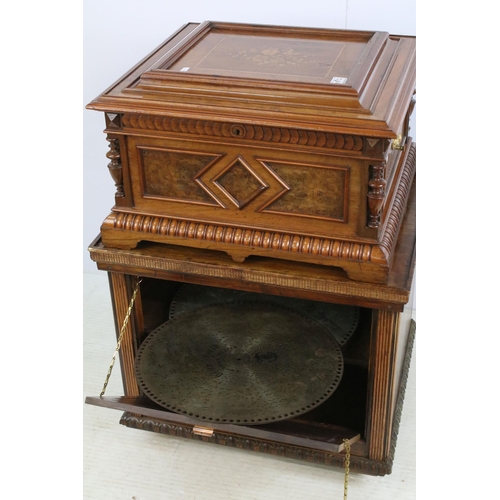 192A - A twin comb 15 1/2” polyphon disc music box, deluxe model on matching disc storage base. Excellent p... 