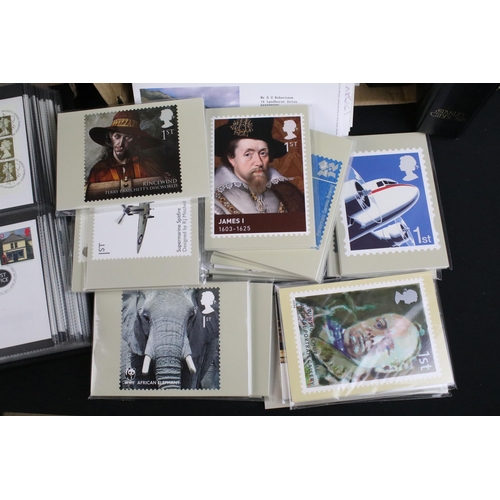 302 - Collection of late 20th and early 21st century first day covers within albums together with a collec... 