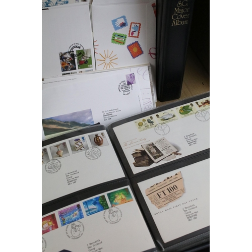 302 - Collection of late 20th and early 21st century first day covers within albums together with a collec... 