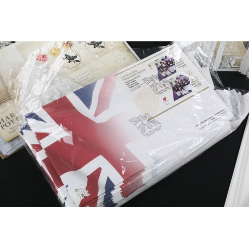 303 - Large collection of main British commemorative first day covers dating from the 1980s onwards togeth... 