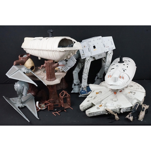 512 - Star Wars - Collection of original Star Wars vehicles / playsets featuring Ewok Village, AT-AT, 2 x ... 