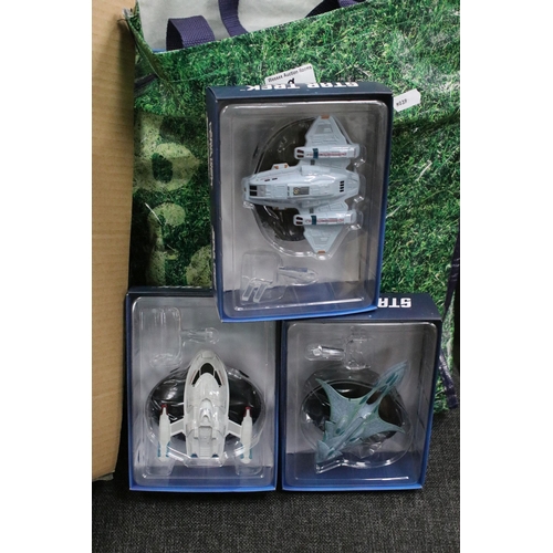 428 - Star Trek - Around 100 boxed Eaglemoss Official Starships Collection diecast models, with accompanyi... 