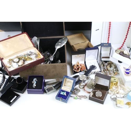 140 - A large collection of mixed vintage and contemporary costume jewellery to include silver examples to... 