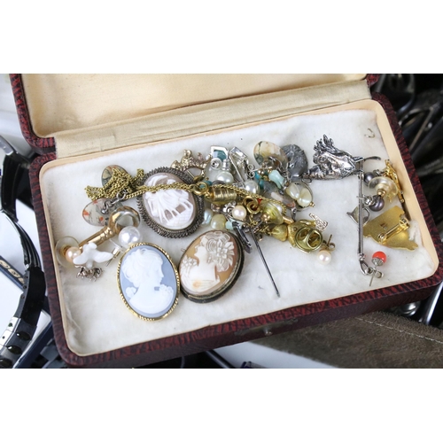 140 - A large collection of mixed vintage and contemporary costume jewellery to include silver examples to... 