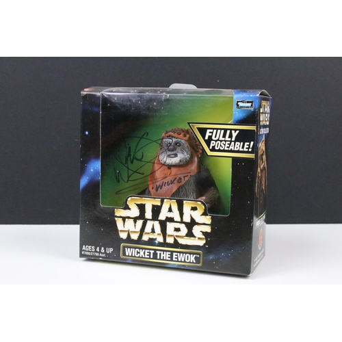 88 - Star Wars Autograph - Two boxed Kenner Star Wars Action Collection figures signed by the actors to i... 