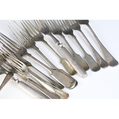 163 - A collection of vintage silver plated cutlery to include Railway carriage / dining car examples toge... 