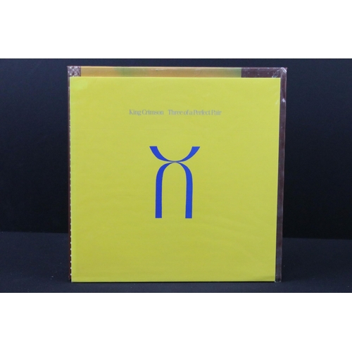 105 - Vinyl - 4 King Crimson LPs and 2 CD box sets to include In The Court Of..., Lark's Tongues In Aspic,... 