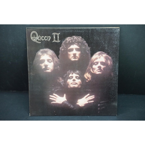 122 - Vinyl - 10 Queen LPs to include Queen II, Sheer Heart Attack, News Of The World, A Day At The Races,... 