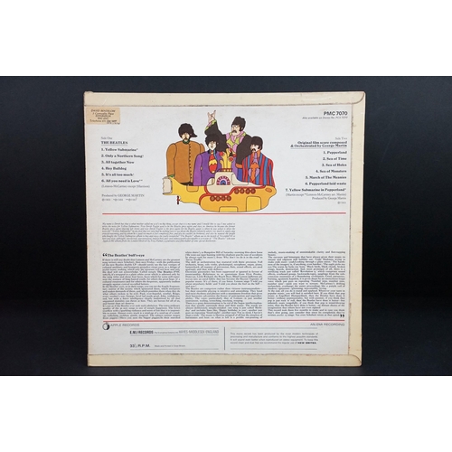 29 - Vinyl - The Beatles Yellow Submarine on Apple Records PMC 7070. Original UK mono pressing, red lines... 