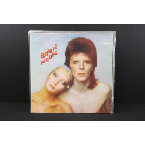 93 - Vinyl - 13 David Bowie LPs to include Diamond Dogs, Hunky Dory, Low, Pin Ups, Ziggy Stardust, Scary ... 