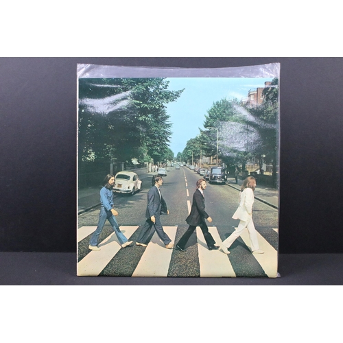 68 - Vinyl -2 The Beatles albums to include: Abbey Road (Apple Records - PCS 7088 UK 1st pressing with mi... 