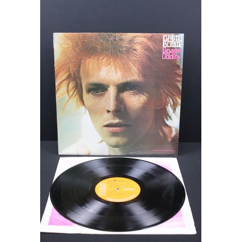 71 - Vinyl - 3 David Bowie albums to include: Aladdin Sane (RCA Records - RS 1001 / LSP 4582, original UK... 