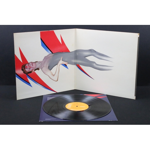 71 - Vinyl - 3 David Bowie albums to include: Aladdin Sane (RCA Records - RS 1001 / LSP 4582, original UK... 