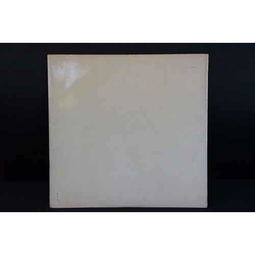 85 - Vinyl - The Beatles White Album (PCS 7067/8), numbered 0323483, black inners, top loader. Labels on ... 