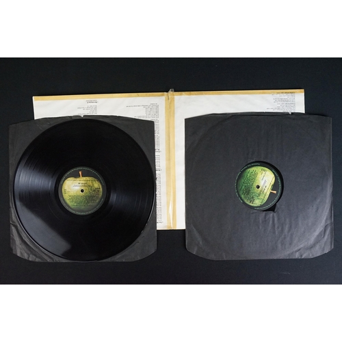 85 - Vinyl - The Beatles White Album (PCS 7067/8), numbered 0323483, black inners, top loader. Labels on ... 