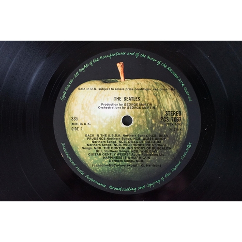 85 - Vinyl - The Beatles White Album (PCS 7067/8), numbered 0323483, black inners, top loader. Labels on ... 