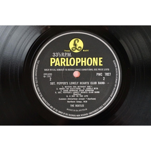 88 - Vinyl - The Beatles Sgt Pepper on Parlophone PMC 7027. Original UK mono pressing with red flame inne... 