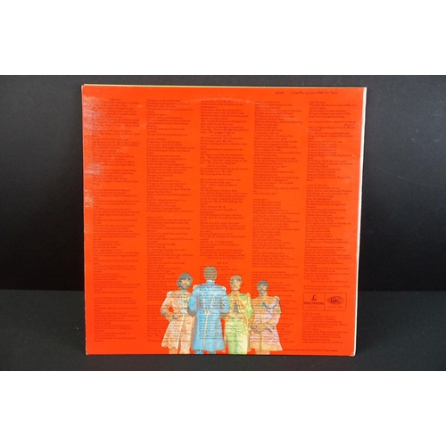 88 - Vinyl - The Beatles Sgt Pepper on Parlophone PMC 7027. Original UK mono pressing with red flame inne... 