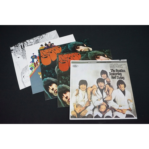 375 - Vinyl - 13 Beatles & members LPs and 1 box set to include Anthology II, Yesterday & Today (butcher c... 