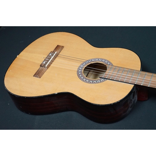 400 - Guitar - 2 acoustic guitars to include a Brunswick Rodeo Series and a Jose Ferrer El Primo