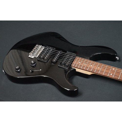 401 - Guitar - Yamaha ERG121C electric guitar in black with carry case