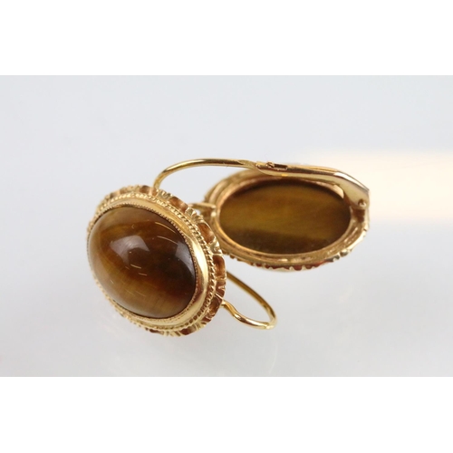 237A - Tigers eye ring and earrings jewellery suite. The lot to include a ring set with a oval tigers eye c... 