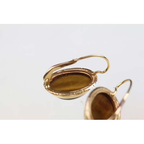 237A - Tigers eye ring and earrings jewellery suite. The lot to include a ring set with a oval tigers eye c... 