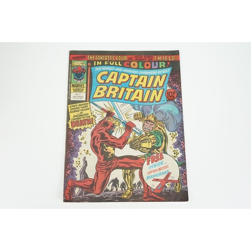 506 - Comics - Five Marvel Captain Britain featuring issues 1-5 no free gifts present covers showing wear/... 