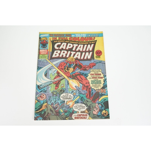 506 - Comics - Five Marvel Captain Britain featuring issues 1-5 no free gifts present covers showing wear/... 