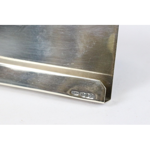 260 - A fully hallmarked sterling silver desktop business card holder, assay marked for London and maker m... 