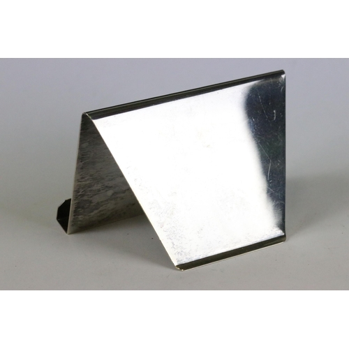 260 - A fully hallmarked sterling silver desktop business card holder, assay marked for London and maker m... 