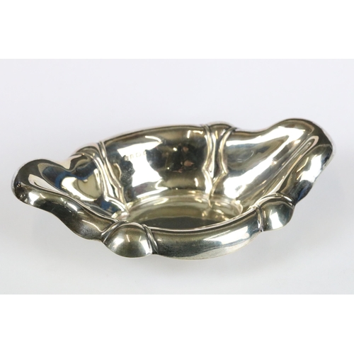 275 - A fully hallmarked sterling silver bonbon dish together with a hallmarked silver pin dish, both assa... 