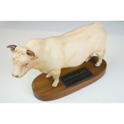 10 - Beswick Connoisseur model of a Charolais bull on wooden plinth, model no. A2600, Matt finish, 24cm l... 