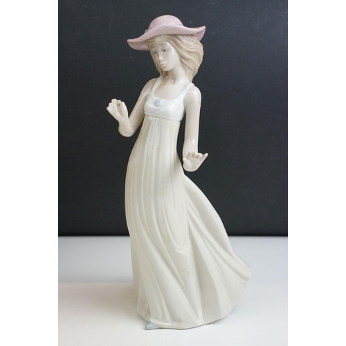 39 - Selection of figurines to include Lladro 2007 annual piece girl with bag, girl with bouquet, Nao exa... 