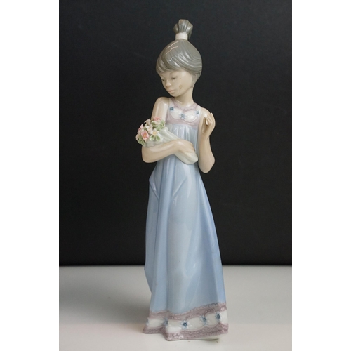 39 - Selection of figurines to include Lladro 2007 annual piece girl with bag, girl with bouquet, Nao exa... 