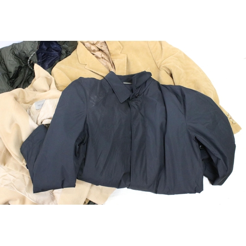 423 - Collection of  coats and jackets to include men's Polo by Ralph Lauren padded winter coat size Large... 