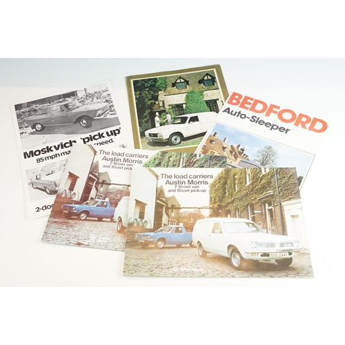 427 - Collection of vintage car advertising brochures and magazines to include Bedford, Austin Morris, Dod... 