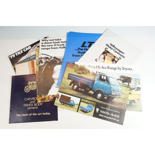 427 - Collection of vintage car advertising brochures and magazines to include Bedford, Austin Morris, Dod... 