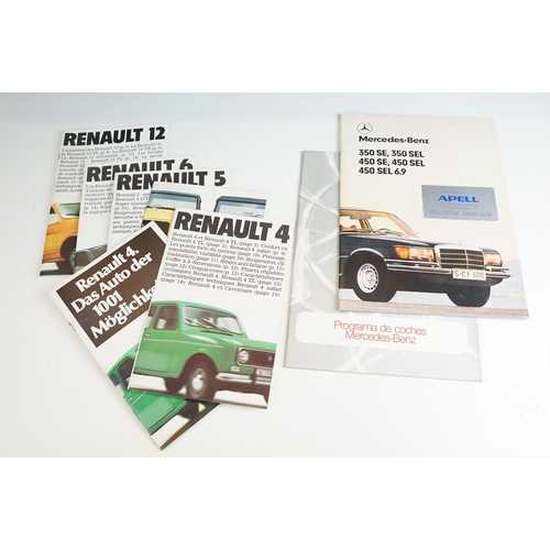 427 - Collection of vintage car advertising brochures and magazines to include Bedford, Austin Morris, Dod... 