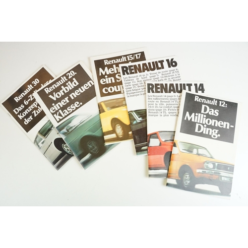 427 - Collection of vintage car advertising brochures and magazines to include Bedford, Austin Morris, Dod... 