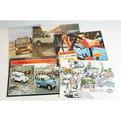 427 - Collection of vintage car advertising brochures and magazines to include Bedford, Austin Morris, Dod... 