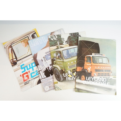 427 - Collection of vintage car advertising brochures and magazines to include Bedford, Austin Morris, Dod... 