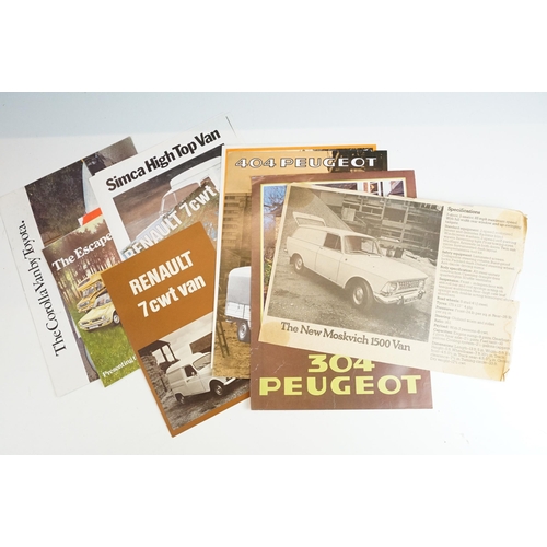 427 - Collection of vintage car advertising brochures and magazines to include Bedford, Austin Morris, Dod... 