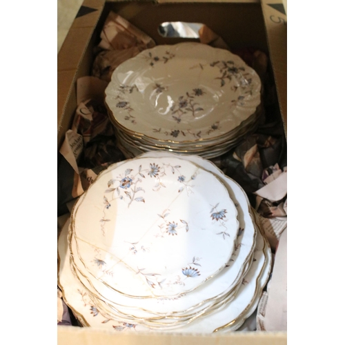 84A - Rorstrand 'Strahlsund' design Swedish dinner service set to include large oval serving platter with ... 