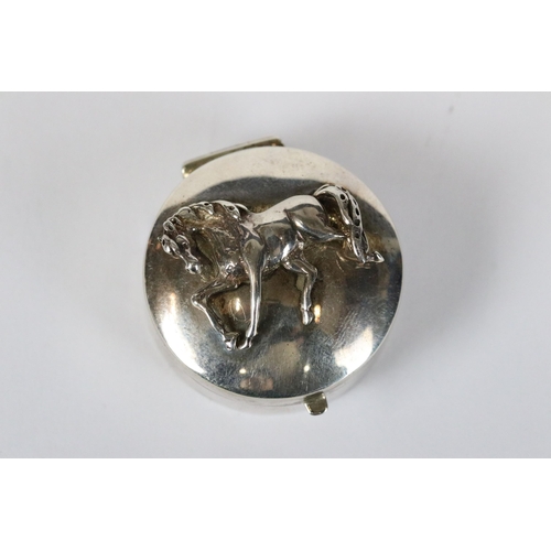 164 - Silver hallmarked pill box, the hinged lid with an applied silver horse, London 2001, Douglas Pell s... 