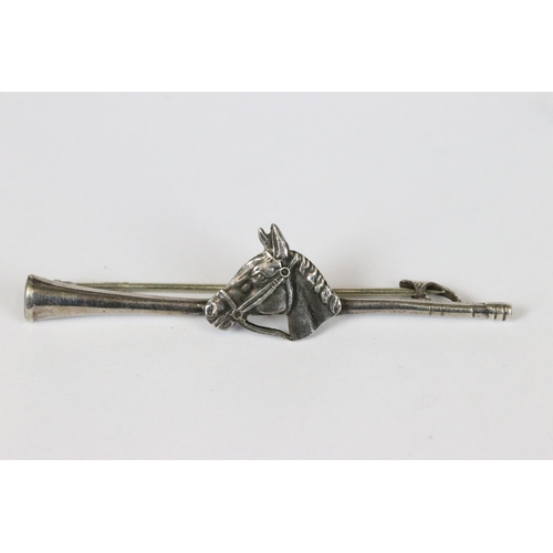 166 - Silver equestrian bar brooch in the form of a horse head and hunting horn, 6cm long