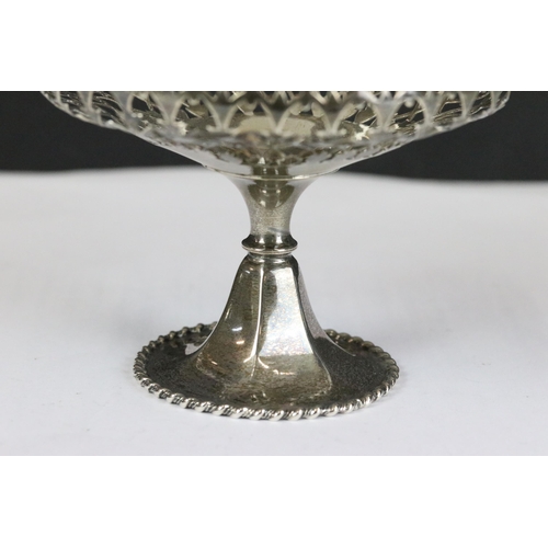 198 - Two fully hallmarked sterling silver bonbon dishes, both with Birmingham assay marks to include Elki... 