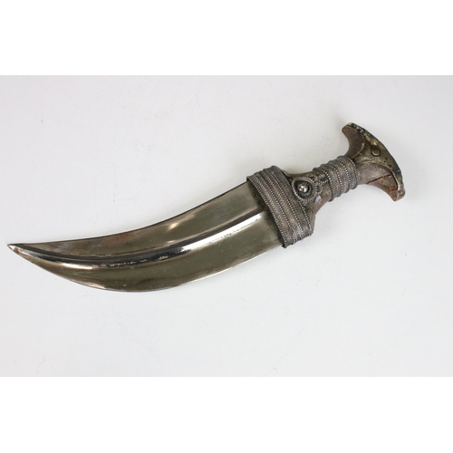 221 - An Antique Silver Mounted Islamic Yemeni Arab Dagger Khanjar or Jambiya knife.