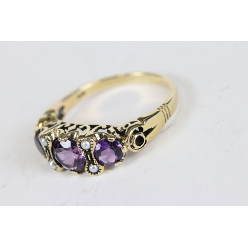 227 - 9ct yellow gold amethyst and seed pearl ring